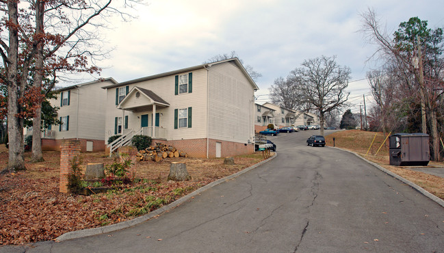 1834 Kim Watt Rd in Knoxville, TN - Foto de edificio - Building Photo