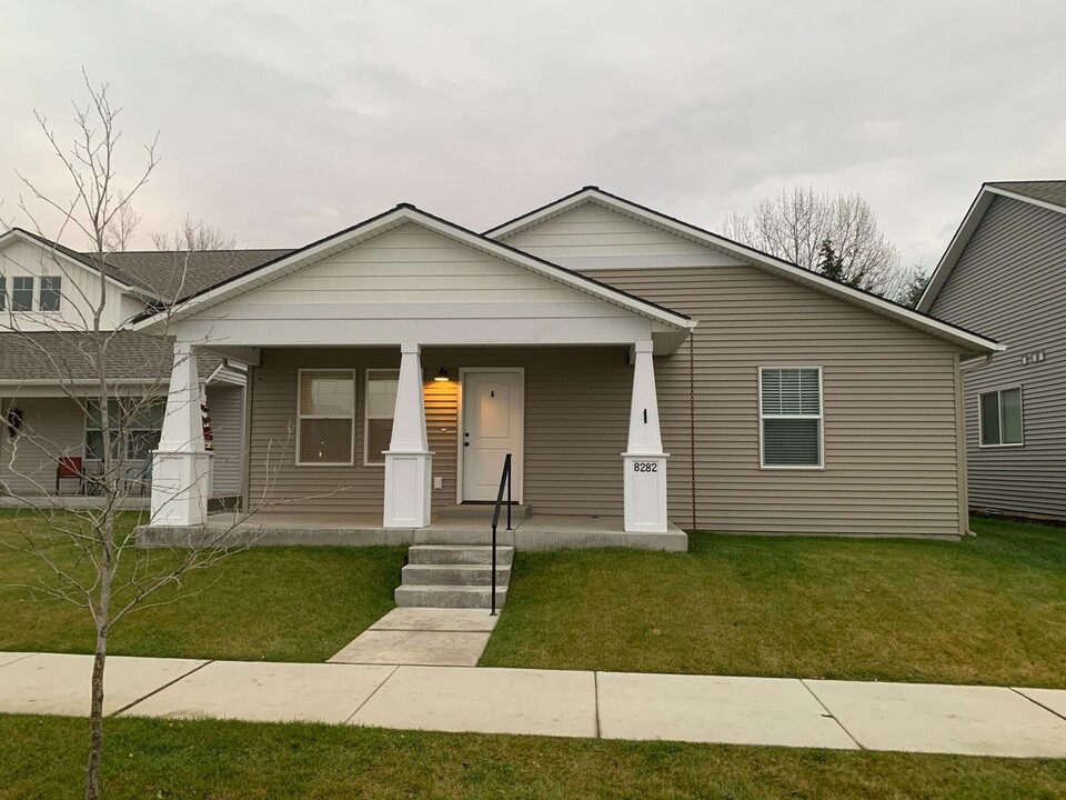 8282 N Spokane St in Post Falls, ID - Building Photo