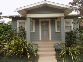 909 W University Ave in San Diego, CA - Building Photo