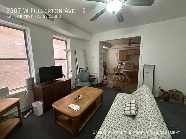 2507 W Fullerton Ave in Chicago, IL - Building Photo - Building Photo