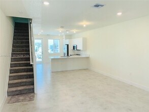 6410 NW 102nd Path in Doral, FL - Building Photo - Building Photo
