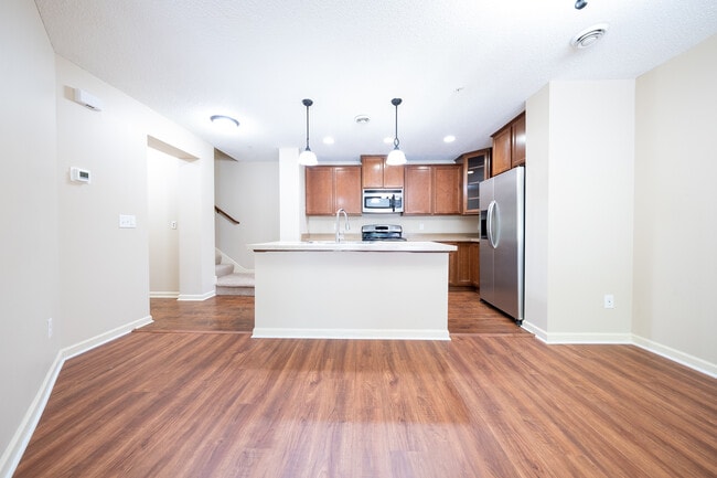 2113 Cedar Grove Trail in Eagan, MN - Building Photo - Building Photo