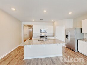 4050 Beach Wy, Unit 25.W.204 in White House, TN - Foto de edificio - Building Photo