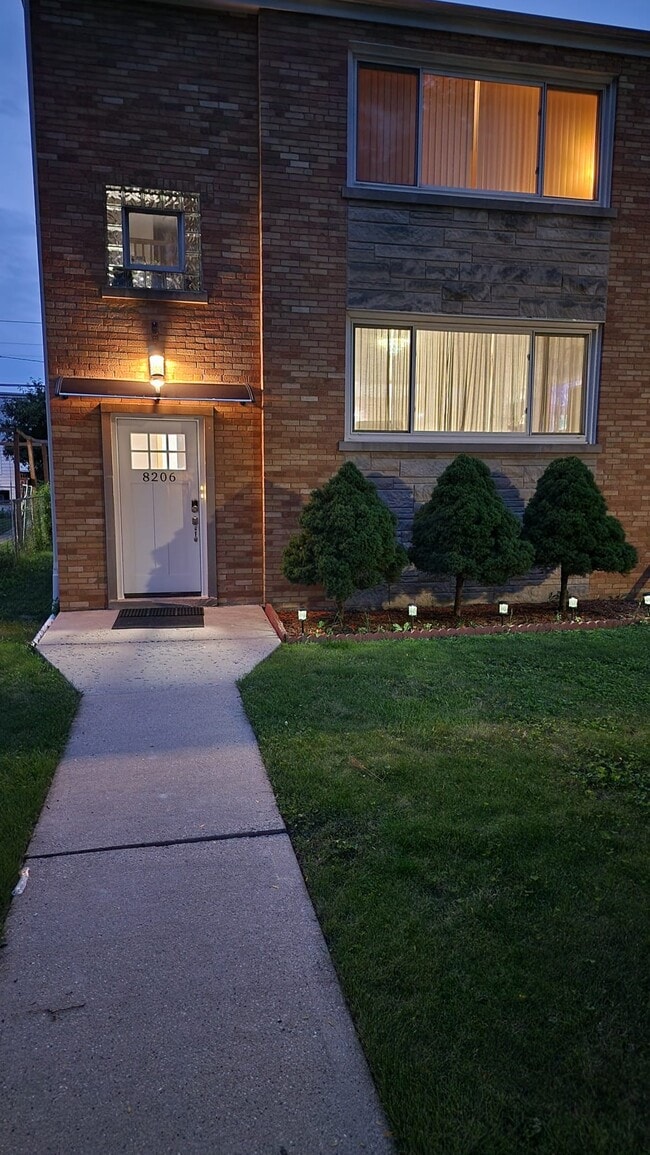 8206 Kilpatrick Ave, Unit G1