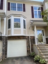 2002 Larson Dr, Unit 2002 in Danbury, CT - Building Photo - Building Photo