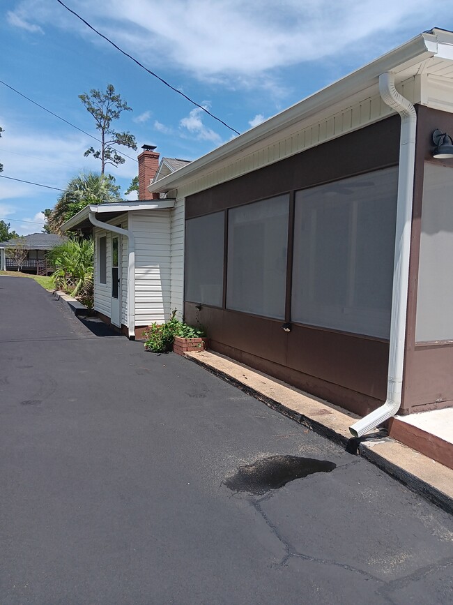 964 Morgan Ave in Chattahoochee, FL - Building Photo - Building Photo
