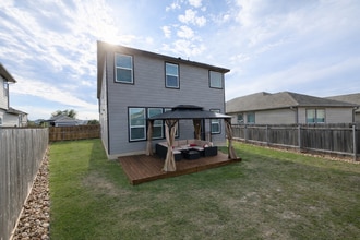 708 Yellow Ribbon Trl in Jarrell, TX - Foto de edificio - Building Photo