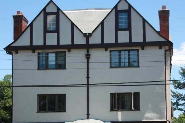 64 Parkway Rd, Unit 2B