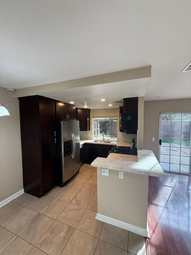 property at 1465 E Lexington Ave