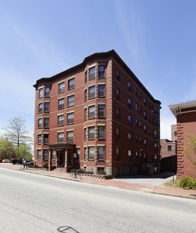 Burnham Towers Apartments in Portland, ME - Foto de edificio - Building Photo