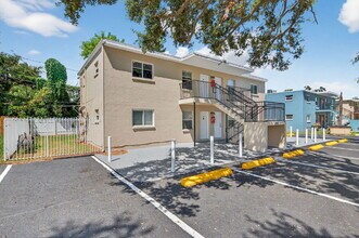 1771 Russell St S in St. Petersburg, FL - Foto de edificio - Building Photo