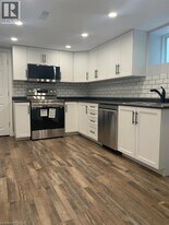 17 Mayflower Ave in Hamilton, ON - Building Photo