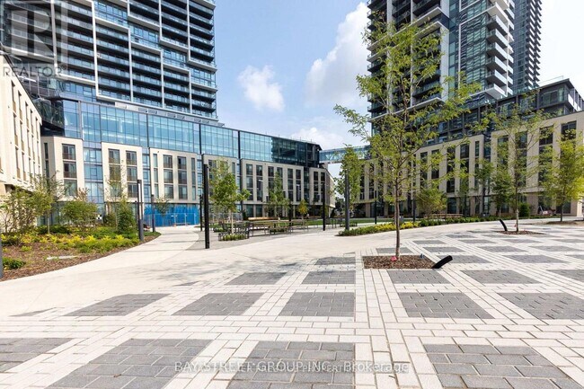 1000-1000 Portage Pkwy in Vaughan, ON - Building Photo - Building Photo
