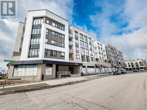 3250 Carding Mill Trail in Oakville, ON - Building Photo - Building Photo