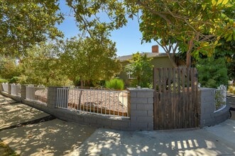 11386 Tenino Ave in Los Angeles, CA - Foto de edificio - Building Photo
