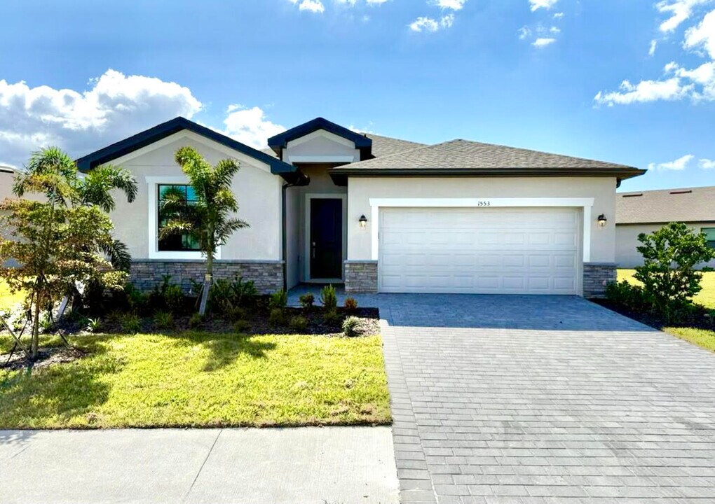 1548 Sandlewood Cir in Port Charlotte, FL - Building Photo