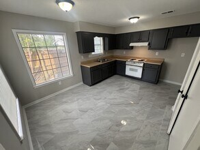 6950 Hillshire Dr in Memphis, TN - Building Photo - Building Photo