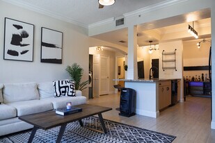 533 NE 3rd Ave, Unit 206 in Fort Lauderdale, FL - Building Photo