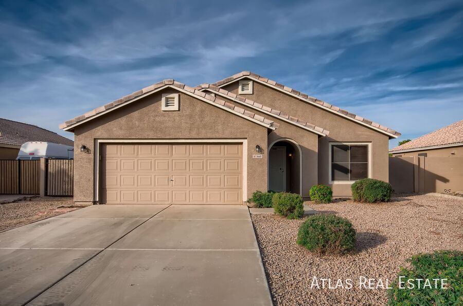 1668 E Nardini St in San Tan Valley, AZ - Foto de edificio