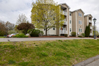 Crossroads Path in Merrimack, NH - Foto de edificio - Building Photo