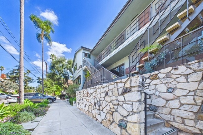 1102 Idaho Apartments in Santa Monica, CA - Building Photo - Building Photo