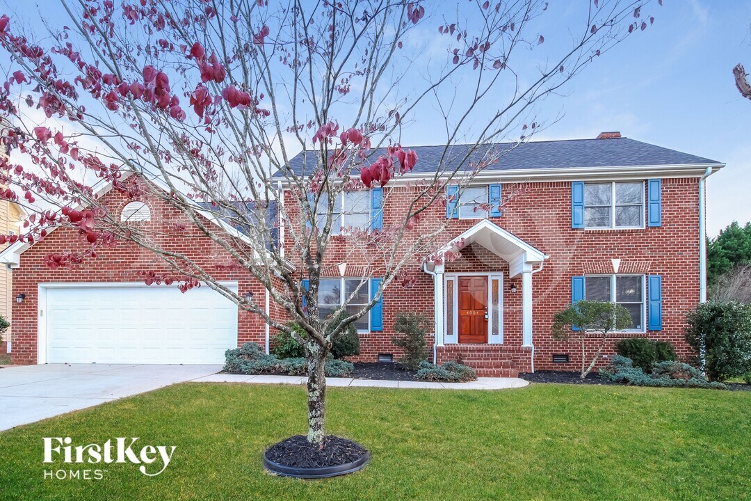 4004 Deerfield St in High Point, NC - Building Photo