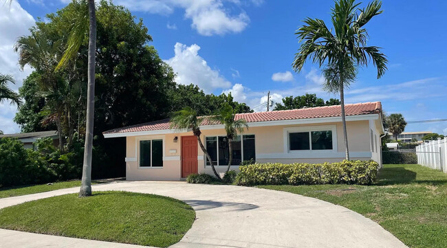 221 SW 3rd St in Boca Raton, FL - Building Photo - Building Photo