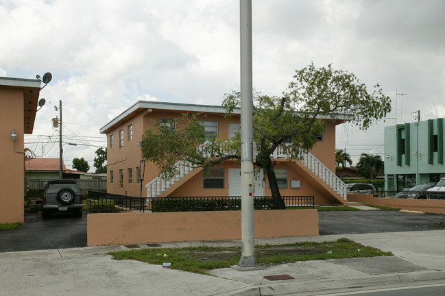 508 NW 57th Ave in Miami, FL - Building Photo - Building Photo