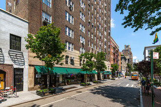 45 Christopher St in New York, NY - Foto de edificio - Building Photo