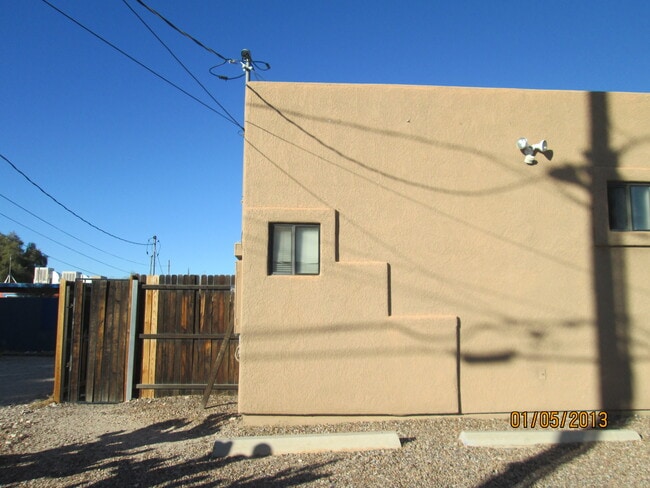 738 E Elm St, Unit #1 - 3 bedroom in Tucson, AZ - Foto de edificio - Building Photo