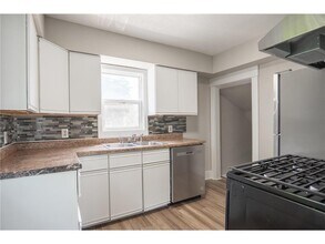 938 N Cypress St in St. Paul, MN - Building Photo - Building Photo