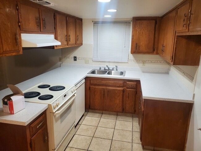 8924 Ponderosa Ave in Bakersfield, CA - Building Photo - Building Photo