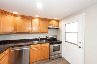 201 Galen Dr in Key Biscayne, FL - Building Photo - Building Photo