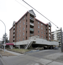 Belvedere Manor in Calgary, AB - Building Photo - Building Photo