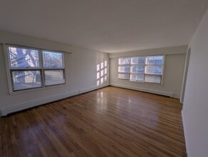 44 Barrington Rd, Unit 1 in Longmeadow, MA - Building Photo - Building Photo