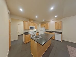 320 Mia Ln in Eugene, OR - Building Photo - Building Photo