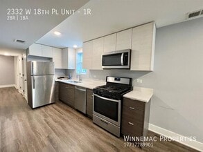 2332 W 18th Pl in Chicago, IL - Foto de edificio - Building Photo