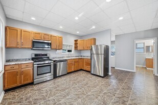 411 N Madison St, Unit A in Woodstock, IL - Building Photo