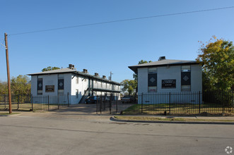 Caldwell Courts in Dallas, TX - Building Photo - Building Photo