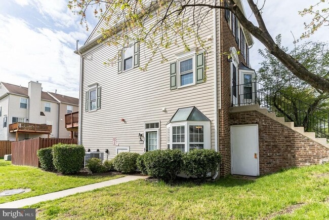 1025 Simsbury Ct in Crofton, MD - Building Photo - Building Photo