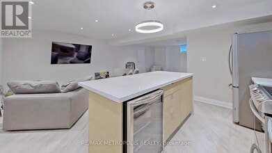 20 Knox Ave in Toronto, ON - Building Photo - Building Photo