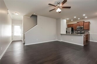 607 Royal Crest Ct in Canton, GA - Building Photo - Building Photo