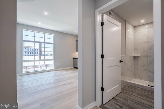 2401 Washington Ave in Philadelphia, PA - Building Photo - Building Photo