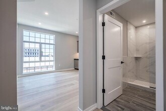 2401 Washington Ave in Philadelphia, PA - Building Photo - Building Photo