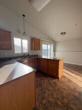 1327 E Oakland St in Rapid City, SD - Foto de edificio - Building Photo