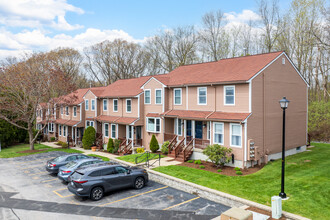 Valley View in Cumberland, RI - Foto de edificio - Building Photo