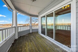 372 Northwest Dr in Davidson, NC - Building Photo