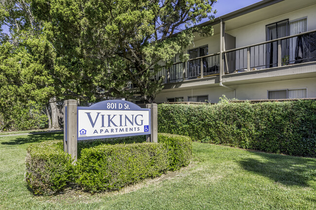 Viking Apartments in Davis, CA - Building Photo - Building Photo