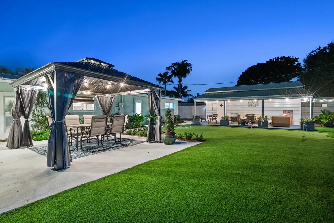 802 SE Stafford Dr in Stuart, FL - Foto de edificio