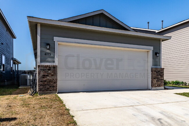 4115 Ivy Path in Saint Hedwig, TX - Foto de edificio - Building Photo